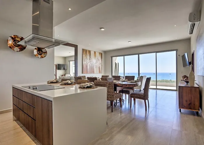 Luxe Cabo W/ Ocean Views + Amenities! Сasa de vacaciones Cabo San Lucas
