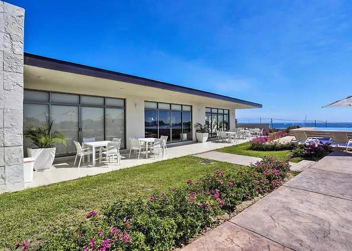Luxe Cabo W/ Ocean Views + Amenities! Сasa de vacaciones Cabo San Lucas